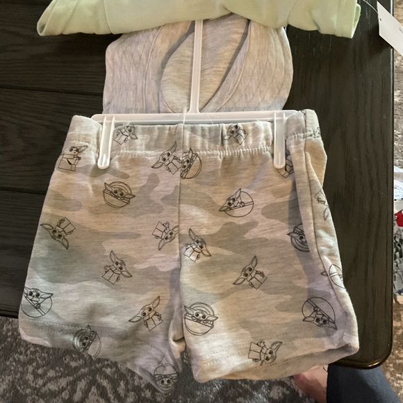 Star Wars Baby Yoda infant boys short outfit with sun hat  12 mon nwt - Picture 4 of 5